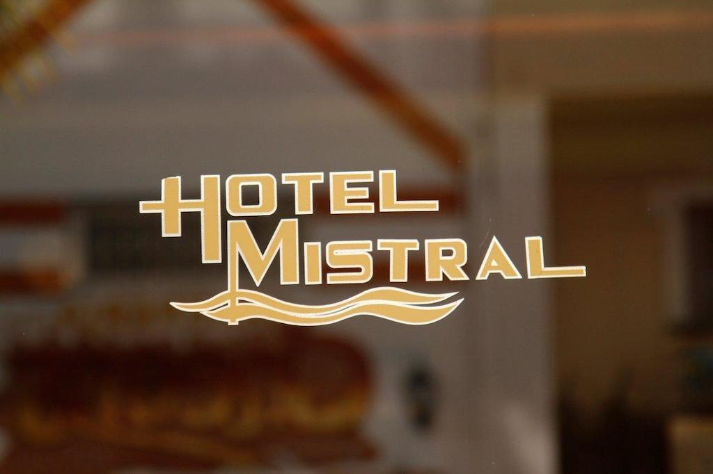 Hotel Mistral Pireus Exteriör bild